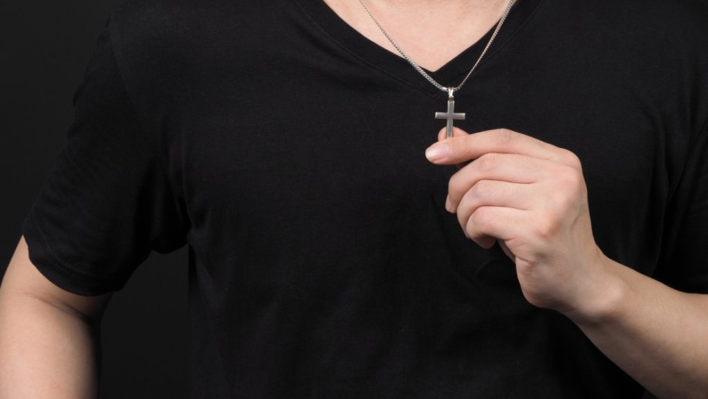 Collana uomo pendente crocifisso